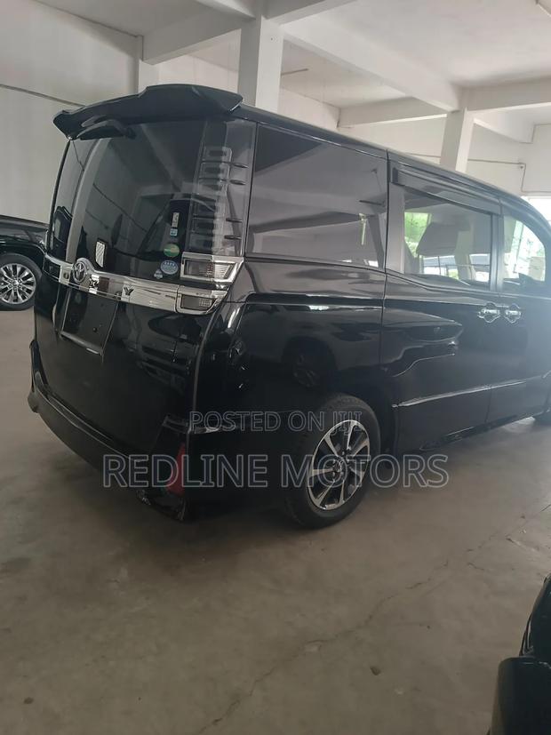 Toyota Voxy 2018 Black