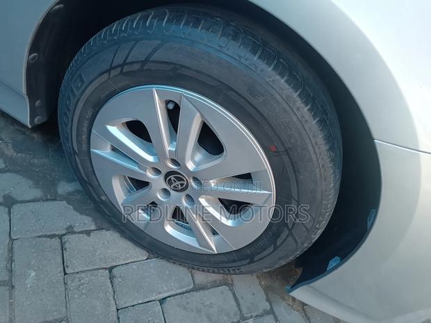 Toyota Prius 2017 Silver