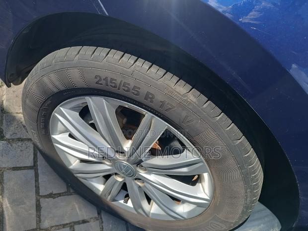 Volkswagen Touran 2018 Blue