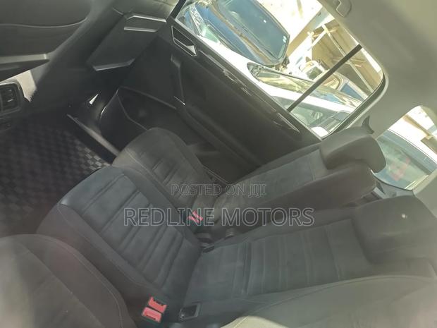 Volkswagen Touran 2018 Blue