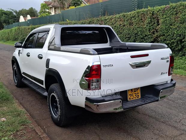 Toyota Hilux Revo Double Cab Deisel 2.8 AWD 2016 White