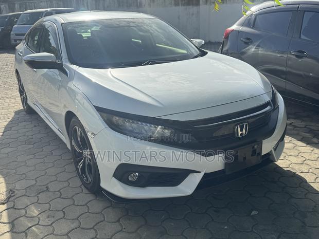 Honda Civic Touring 2021 Off white
