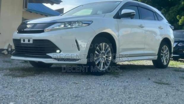 Toyota Harrier 2.0 Turbo 2018 White