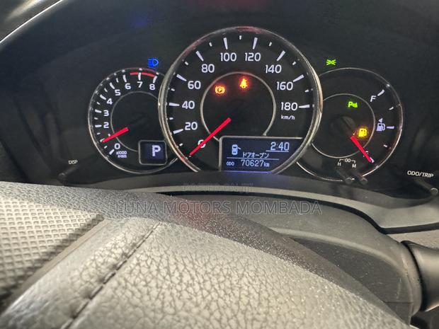 Toyota Axio 2018 Gold