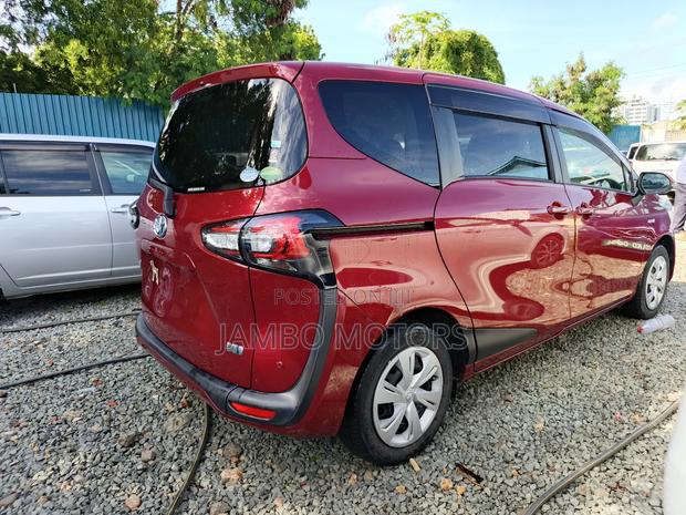 Toyota Sienta 1.5 Hybrid FWD 2019 Red
