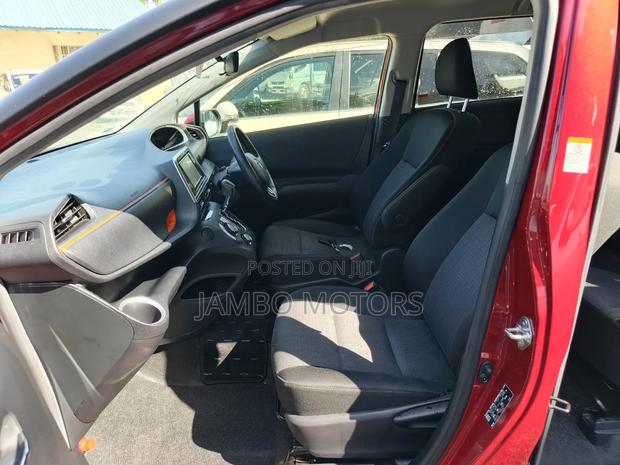 Toyota Sienta 1.5 Hybrid FWD 2019 Red