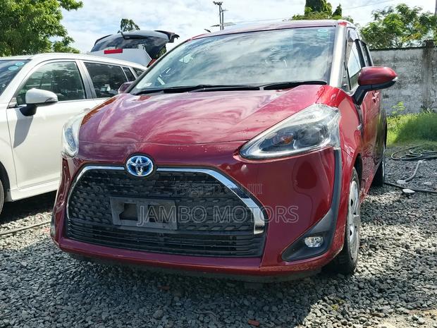 Toyota Sienta 1.5 Hybrid FWD 2019 Red