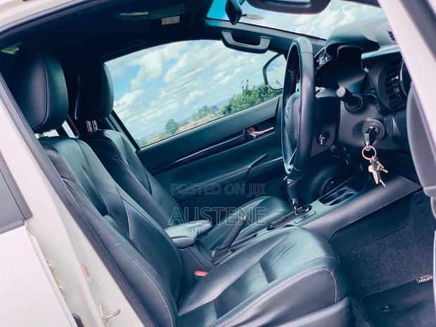 Toyota Hilux 2018 White