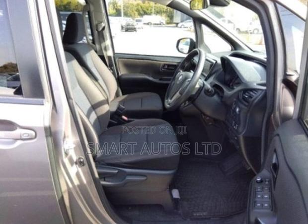 Toyota Voxy 2018 Gray