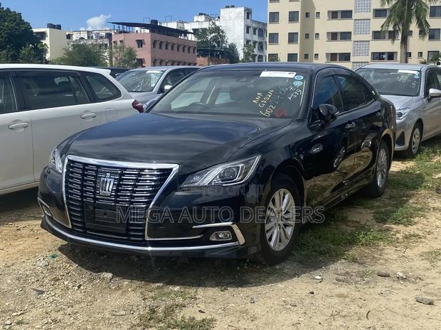 Toyota Crown 2018 Black