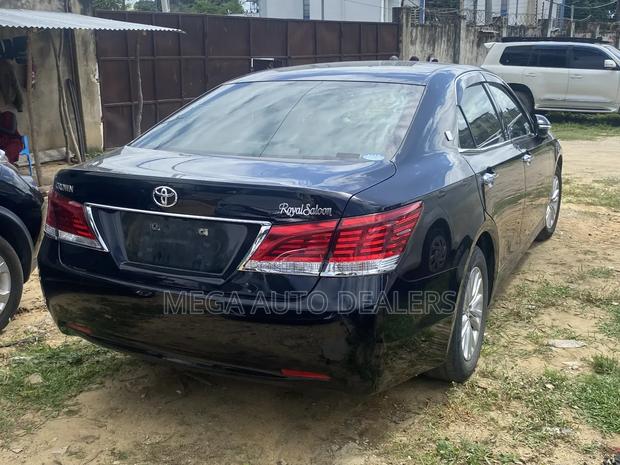 Toyota Crown 2018 Black