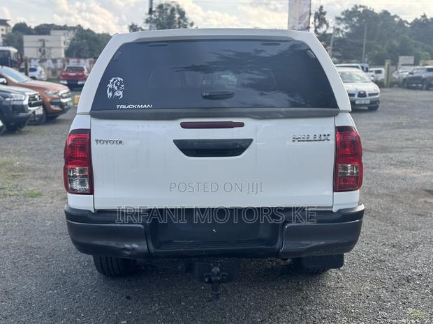 Toyota Hilux SR 4x4 2017 White