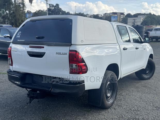 Toyota Hilux SR 4x4 2017 White