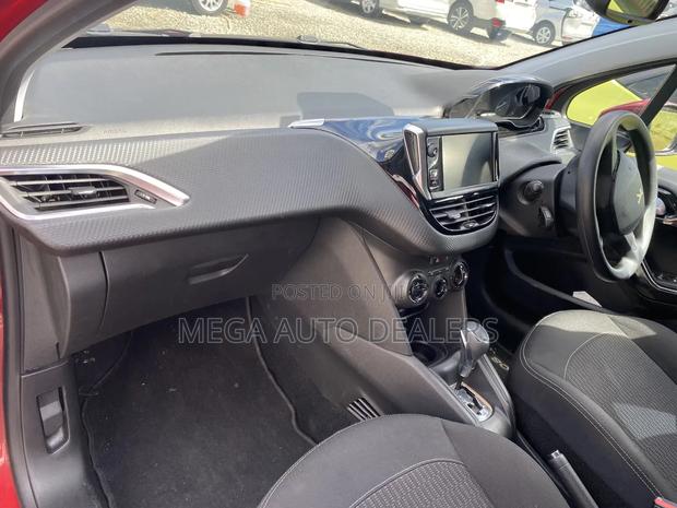 Peugeot 208 2018 Red