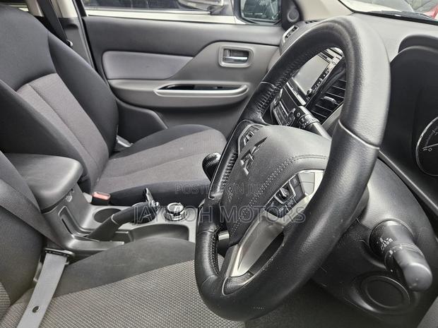Mitsubishi L200 2020 Silver