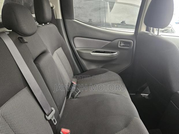 Mitsubishi L200 2020 Silver