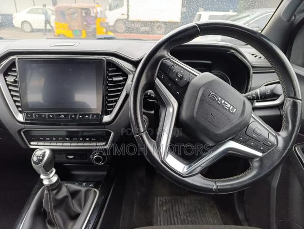 Isuzu D-MAX 2022 Red