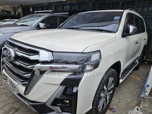 Toyota Land Cruiser 2015 White
