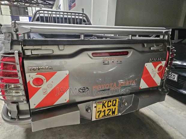 Toyota Hilux 2019 Silver