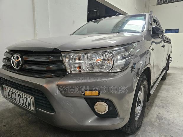 Toyota Hilux 2019 Silver
