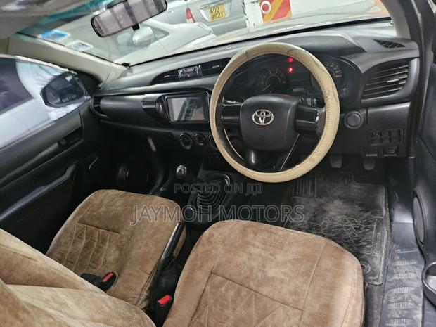 Toyota Hilux 2019 Silver