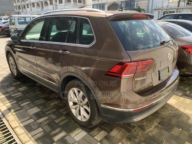 Volkswagen Tiguan 2.0T SEL FWD 2018 Brown