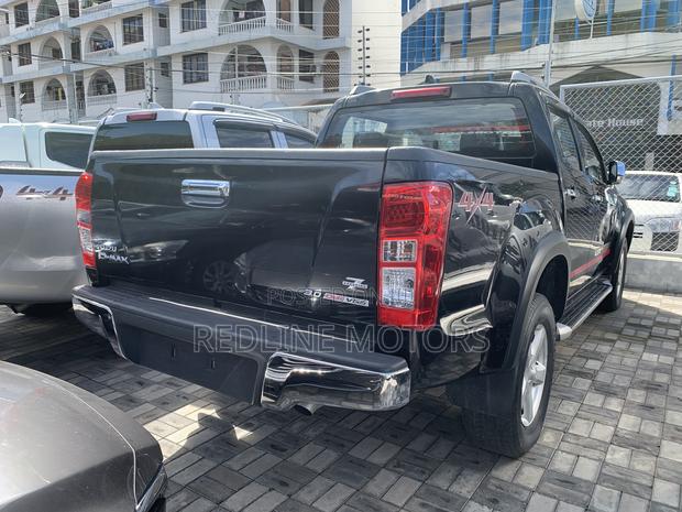 Isuzu D-MAX 2015 Black