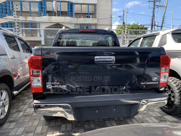 Isuzu D-MAX 2015 Black