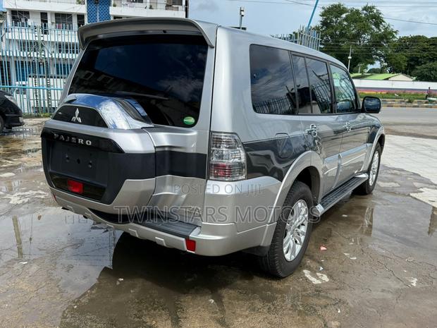 Mitsubishi Pajero V90 3.2 DI-D GLS/GLX 2018 Silver