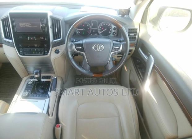Toyota Land Cruiser 4.6 V8 AX G Selection 2018 White