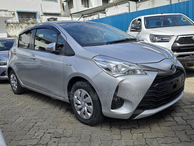 Toyota Vitz 1.5 FWD Hybrid 5dr 2018 Silver
