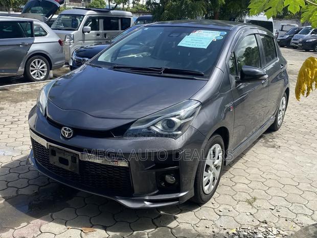 Toyota Vitz 2018 Gray