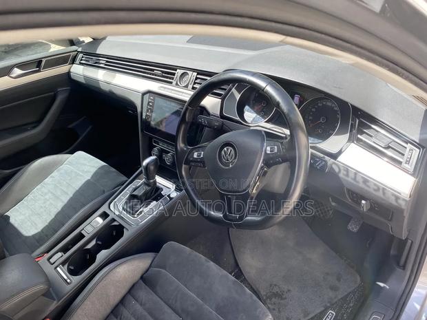 Volkswagen Passat 2018 Silver