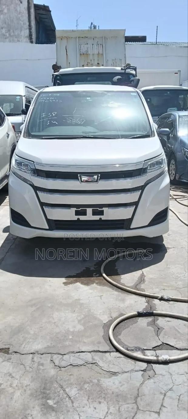 Toyota Noah 2018 White