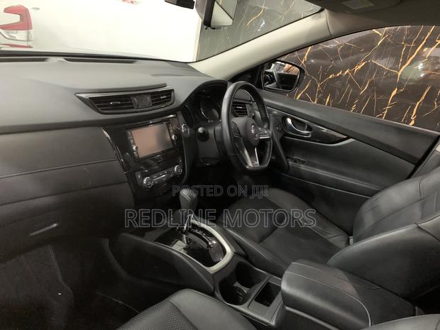 Nissan X-Trail 2.0 Petrol FWD 2018 Green
