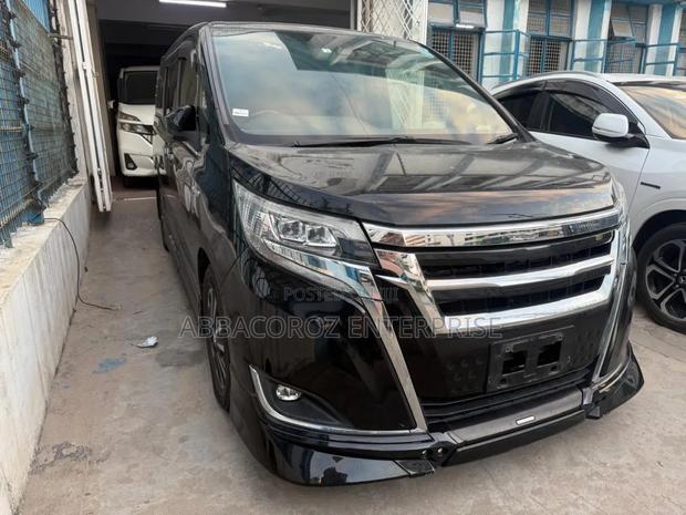 Toyota Noah 1.8 FWD Hybrid (7 seater) 2019 Black