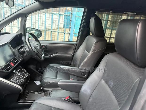 Toyota Noah 1.8 FWD Hybrid (7 seater) 2019 Black