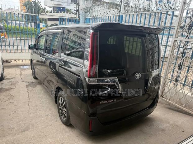 Toyota Esquire 1.8 FWD Hybrid (7 seater) 2019 Black