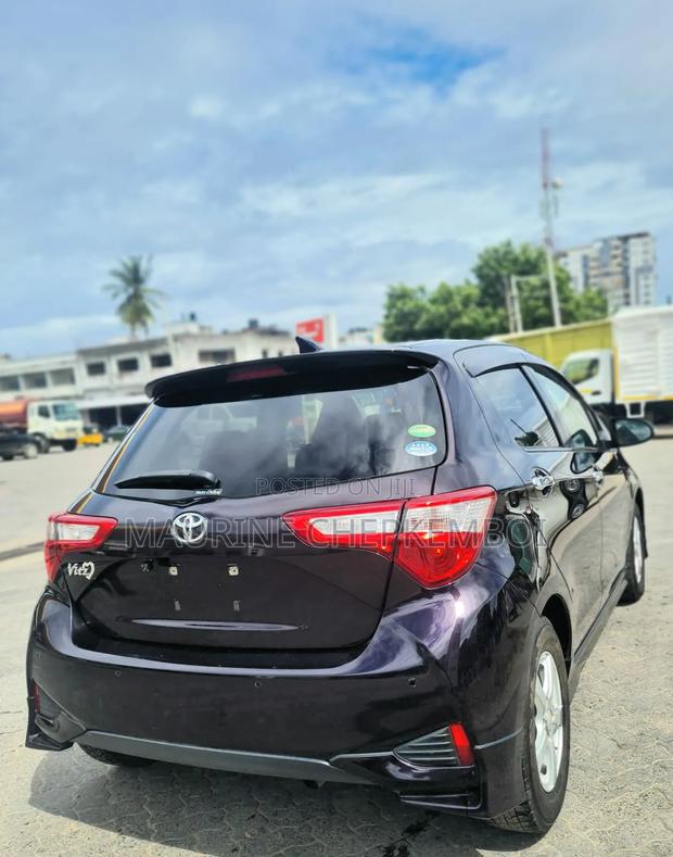 Toyota Vitz 1.3 AWD 5dr 2018 Purple