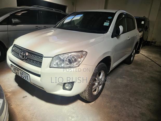 Toyota RAV4 2011 White