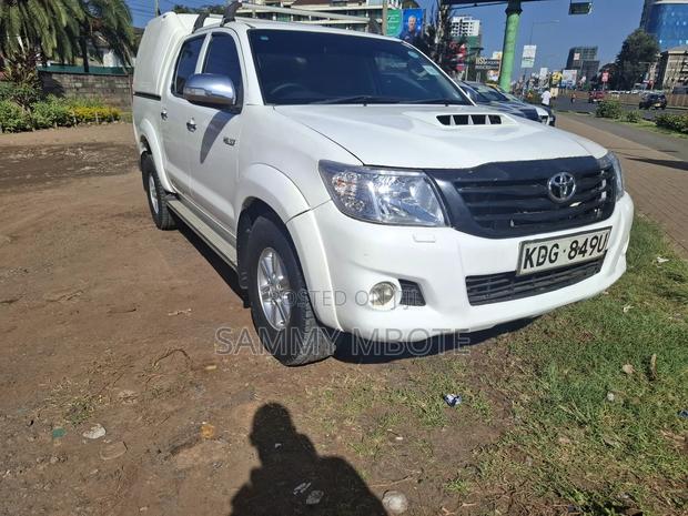 Toyota Hilux 3.0 D-4D 4x4 2012 White