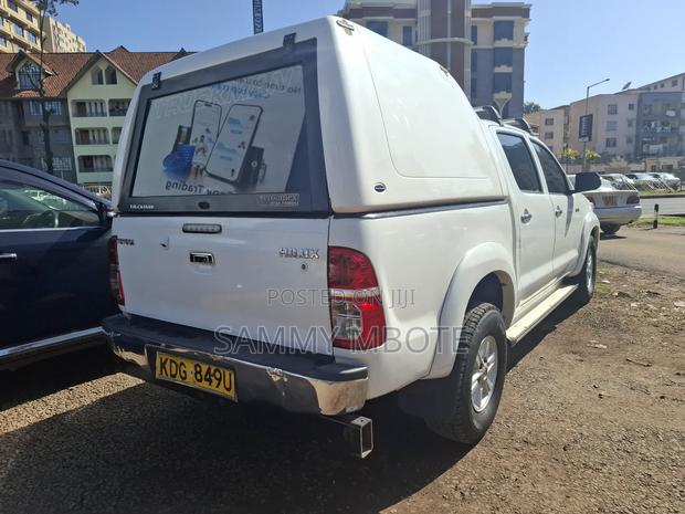 Toyota Hilux 3.0 D-4D 4x4 2012 White