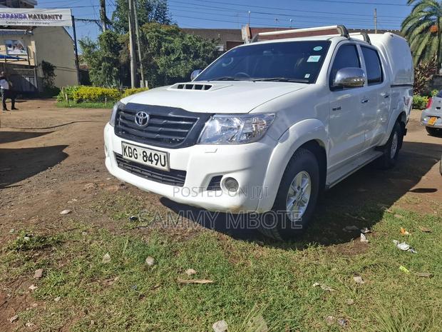 Toyota Hilux 3.0 D-4D 4x4 2012 White
