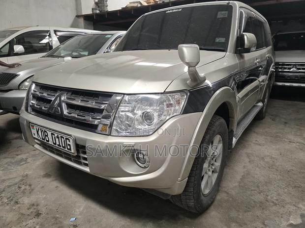 Mitsubishi Pajero 2015 Gold