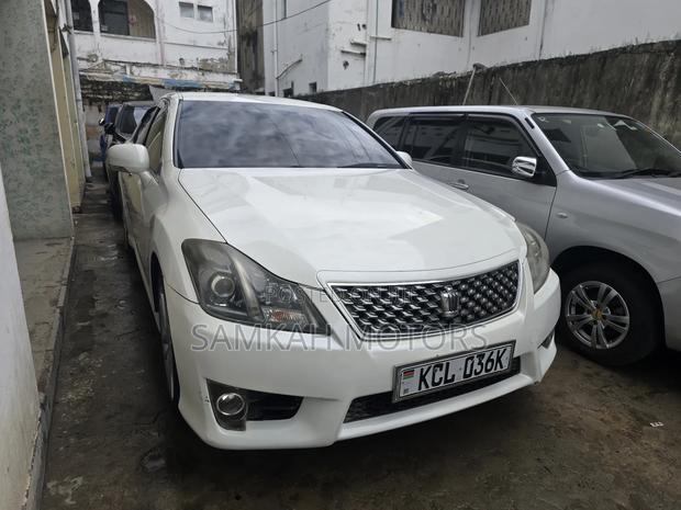 Toyota Crown 2011 White