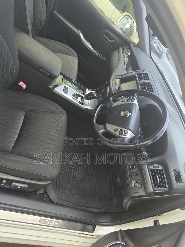 Toyota Crown 2011 White