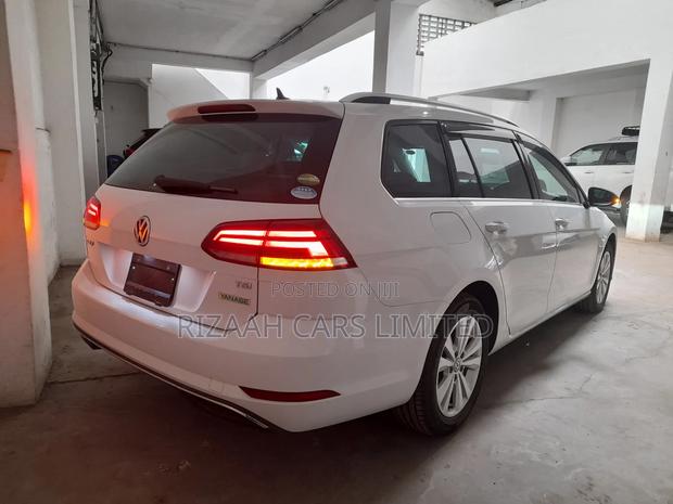 Volkswagen Golf Variant 2018 White