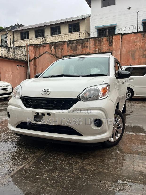 Toyota Passo 2018 White