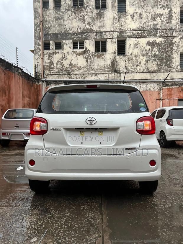 Toyota Passo 2018 White