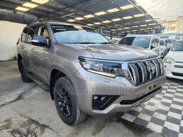 Toyota Land Cruiser Prado 2023 Gold
